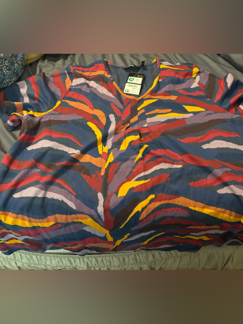 NEW Ulla Popken Short Sleeve V-Neck Abstract Print Colorful TShirt Plus‎ 24/26